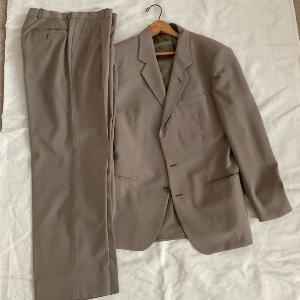 Ventura (Italy) men’s suit.